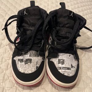 Kids Nike tennis size 10